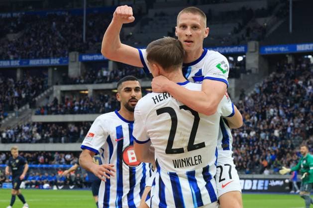 DEU, DFL, 2. FBL, Hertha BSC vs. Hansa Rostock, 12.04.2024, Berliner Olympiastadion, Berlin, DEU, DFL, 2. FBL, Hertha BSC vs. Hansa Rostock, im Bild 1:0 durch Palko Dardai (Hertha BSC Berlin 27), Marten Winkler (Hertha BSC Berlin 22), Aymen Barkok (Hertha BSC Berlin 18) DFL - regulations prohibit any use of Photographs as image sequences and or quasi-video Foto: Juergen Engler nordphoto GmbH