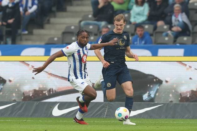 12.04.2024, xtgx, Fussball 2. Bundesliga, Hertha BSC - Hansa Rostock emspor, v.l. Deyovaisio Zeefuik (Hertha, 34), Svante Ingelsson (Rostock, 14) Zweikampf, Duell, Kampf, tackle (DFL DFB REGULATIONS PROHIBIT ANY USE OF PHOTOGRAPHS as IMAGE SEQUENCES and or QUASI-VIDEO) Berlin