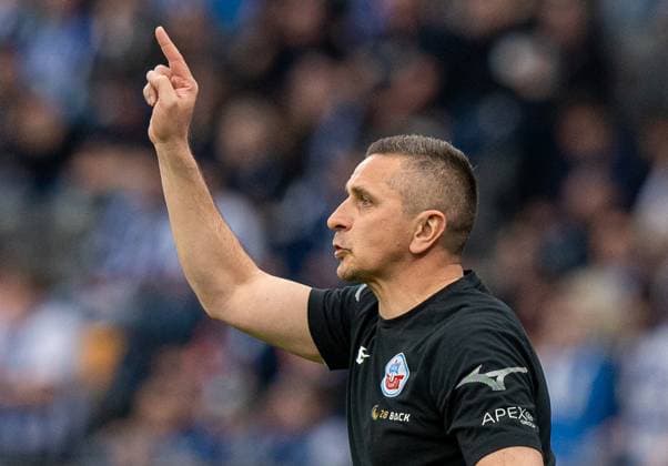 Fussball, Herren, Saison 2023 2024, 2. Bundesliga (29. Spieltag), Hertha BSC - F.C. Hansa Rostock, Trainer Mersad Selimbegovic (Hansa Rostock), 12.04. 2024,