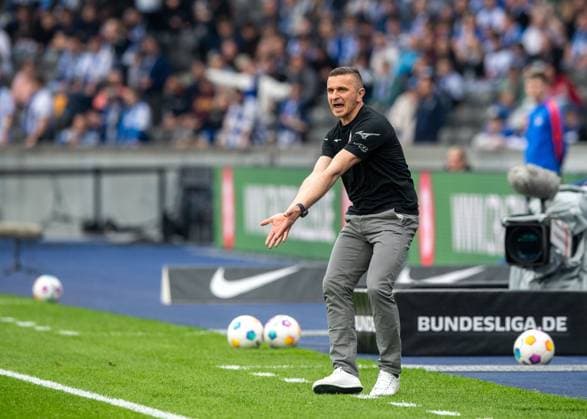 Fussball, Herren, Saison 2023 2024, 2. Bundesliga (29. Spieltag), Hertha BSC - F.C. Hansa Rostock, Trainer Mersad Selimbegovic (Hansa Rostock), 12.04. 2024,