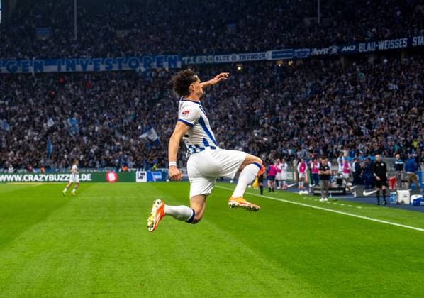 Fussball, Herren, Saison 2023 2024, 2. Bundesliga (29. Spieltag), Hertha BSC - F.C. Hansa Rostock, Fabian Reese (Hertha BSC), Jubel nach Tor zum 2:0, 12.04. 2024,