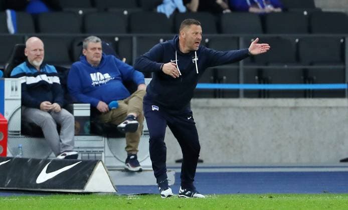 Trainer Pal Dardai zeigend, gestikulierend Einzelbild Freisteller Aktion Fußball Fussball DFL 2.Bundesliga Herren 29.Spieltag Saison 2023 2024 12.04.2024 Hertha BSC Berlin vs. FC Hansa Rostock DFL regulations prohibit any use of photographs as image sequences and or quasi-video