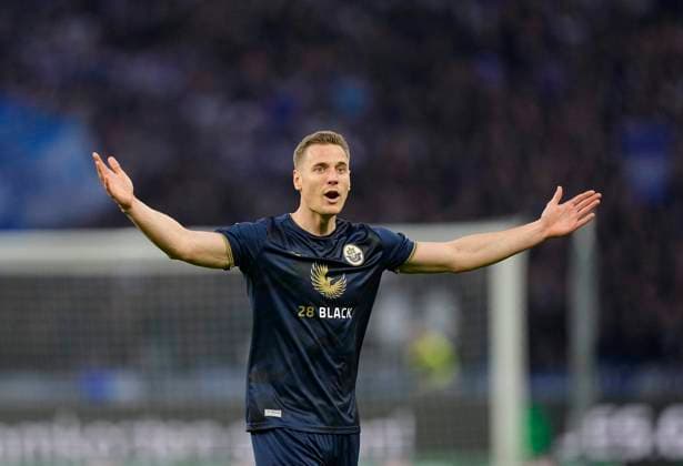 Germany, Berlin, 12.04.2024, Olympic Stadium, Hertha BSC vs FC Hansa Rostock - 2. Bundesliga, Dennis Dressel (FC Hansa Rostock) gestures Berlin Olympic Stadium Berlin Germany