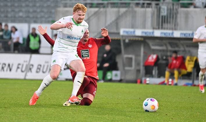 12.04.2024 - Fussball - Saison 2023 2024 - 2. Fussball - Bundesliga - 29. Spieltag: SpVgg Greuther Fürth ( Kleeblatt ) - 1. FC Kaiserslautern Lautern FCK ( Rote Teufel ) - Sportfoto Zink - xwoxzix - DFL regulations prohibit any use of photographs as image sequences and or quasi-video - only for editorial use - Robert Wagner (22, SpVgg Greuther Fürth ) Marlon Ritter (7, 1. FC Kaiserslautern FCK )