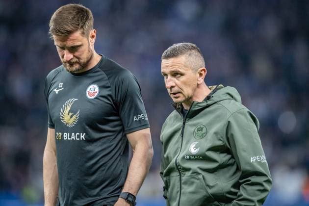 2. Fußball Bundesliga, Hertha BSC vs Hansa Rostock; Berlin, 12.04.2024 Markus Palionis (FC Hansa Rostock Co Trainer), Mersad Selimbegovic (FC Hansa Rostock Trainer) frustriert nach dem spiel 2. Fußball Bundesliga, Hertha BSC vs Hansa Rostock, Olympiastadion, Berlin, 12.04.2024 DFL REGULATIONS PROHIBIT ANY USE OF PHOTOGRAPHS AS IMAGE SEQUENCES AND OR QUASI-VIDEO.
