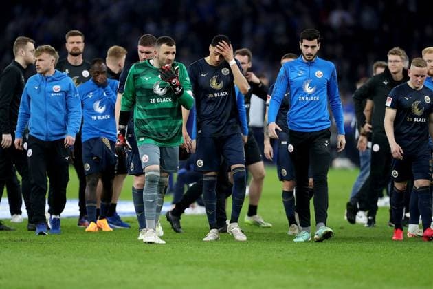 12.04.2024, xtgx, Fussball 2. Bundesliga, Hertha BSC - FC Hansa Rostock emspor, v.l. Spieler von Hansa Enttäuscht enttaeuscht traurig frustriert ratlos Markus Kolke (FC Hansa Rostock) Nico Neidhart (FC Hansa Rostock) Jonas David (FC Hansa Rostock) (DFL DFB REGULATIONS PROHIBIT ANY USE OF PHOTOGRAPHS as IMAGE SEQUENCES and or QUASI-VIDEO) Berlin