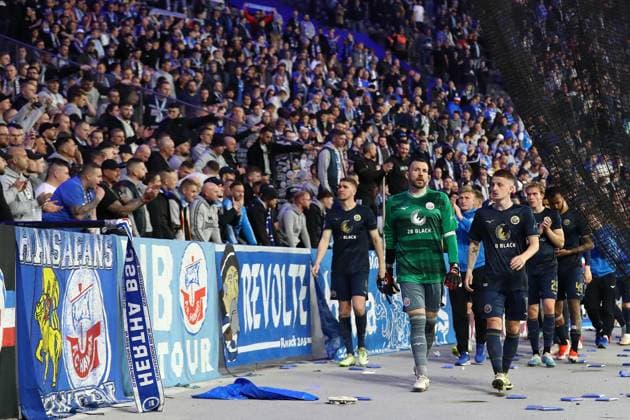 12.04.2024, xtgx, Fussball 2. Bundesliga, Hertha BSC - FC Hansa Rostock emspor, v.l. Markus Kolke (FC Hansa Rostock) Enttäuscht enttaeuscht traurig frustriert ratlos Nico Neidhart (FC Hansa Rostock) (DFL DFB REGULATIONS PROHIBIT ANY USE OF PHOTOGRAPHS as IMAGE SEQUENCES and or QUASI-VIDEO) Berlin