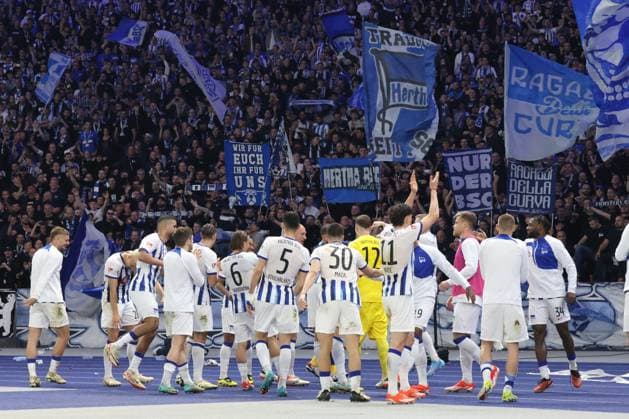 DEU, DFL, 2. FBL, Hertha BSC vs. Hansa Rostock, 12.04.2024, Berliner Olympiastadion, Berlin, DEU, DFL, 2. FBL, Hertha BSC vs. Hansa Rostock, im Bild Hertha-Spielerkreis, Hertha-BSC Fans DFL - regulations prohibit any use of Photographs as image sequences and or quasi-video Foto: Juergen Engler nordphoto GmbH