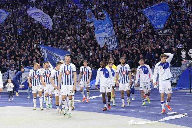 DEU, DFL, 2. FBL, Hertha BSC vs. Hansa Rostock, 12.04.2024, Berliner Olympiastadion, Berlin, DEU, DFL, 2. FBL, Hertha BSC vs. Hansa Rostock, im Bild Hertha-Spielerkreis, Hertha-BSC Fans DFL - regulations prohibit any use of Photographs as image sequences and or quasi-video Foto: Juergen Engler nordphoto GmbH