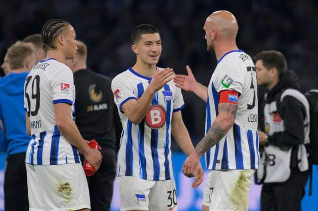 v.l. Derry Scherhant (Hertha BSC, 39), Ibrahim Maza (Hertha BSC, 30), Toni Leistner (Hertha BSC, 37), Freude, Jubel, Sieg, Endstand 4:0, Hertha BSC - FC Hansa Rostock, 2. Bundesliga, Fussball, DFB, Spielzeit 2023 2024, 29. Spieltag, Olympia - Stadion Berlin, DFB DFL REGULATIONS PROHIBIT ANY USE OF PHOTOGRAPHS AS IMAGE SEQUENCES AND OR QUASI-VIDEO, 12.04. 2024,