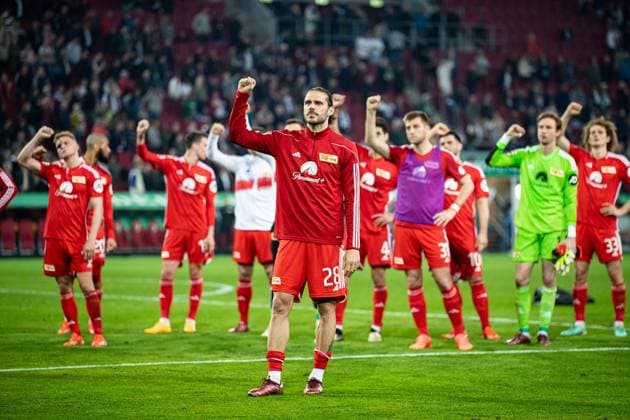 Endstand 2:0 fuer FC Augsburg enttaeuschte Berliner Danilho Doekhi (1. FC Union Berlin, 05), Rani Khedira (1. FC Union Berlin, 08) vor den Fans mit eiserner Faust GER, FC Augsburg vs. 1.FC Union Berlin, 1.Bundesliga Fussball, 29. Spieltag, Saison 2023 2024, 12.04.2024 DFB DFL REGULATIONS PROHIBIT ANY USE OF PHOTOGRAPHS AS IMAGE SEQUENCES AND OR QUASI-VIDEO GER FC Augsburg vs. 1.FC Union Berlin, 1.Bundesliga Fussball, 29.Spieltag, 12.04.2024 Augsburg *** Final score 2 0 for FC Augsburg disappointed Berlin Danilho Doekhi 1 FC Union Berlin, 05 , Rani Khedira 1 FC Union Berlin, 08 in front of the fans with an iron fist GER, FC Augsburg vs 1 FC Union Berlin, 1 Bundesliga Soccer, 29 Matchday, Season 2023 2024, 12 04 2024 DFB DFL REGULATIONS PROHIBIT ANY USE OF PHOTOGRAPHS AS IMAGE SEQUENCES AND OR QUASI VIDEO GER FC Augsburg vs 1 FC Union Berlin, 1 Bundesliga Soccer, 29 Matchday, 12 04 2024 Augsburg Copyright: xEibner-Pressefoto RogerxBuerkex EP_RBE