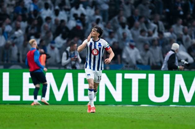 2. Bundesliga - Hertha BSC Berlin - FC Hansa Rostock am 12.04.2024 im Olympiastadion in Berlin Jubel, Torjubel, Torschuetze, Torschütze Fabian Reese (Hertha BSC Berlin) jubelt nach seinem Tor zum 2:0.