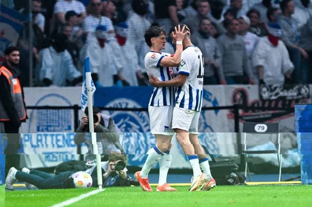 2. Bundesliga - Hertha BSC Berlin - FC Hansa Rostock am 12.04.2024 im Olympiastadion in Berlin Jubel, Torjubel, Torschuetze, Torschütze Fabian Reese (Hertha BSC Berlin) jubelt nach seinem Tor zum 2:0 mit Aymane Barkok (Hertha BSC Berlin)