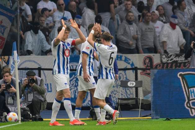 Fabian Reese (Hertha BSC, 11), schiesst, trifft mit Elfmeter zum 2:0, Tor, Tor, Treffer, Jubel, Torjubel, Freude, Begeisterung, Hertha BSC - FC Hansa Rostock, 2. Bundesliga, Fussball, DFB, Spielzeit 2023 2024, 29. Spieltag, Olympia - Stadion Berlin, DFB DFL REGULATIONS PROHIBIT ANY USE OF PHOTOGRAPHS AS IMAGE SEQUENCES AND OR QUASI-VIDEO, 12.04. 2024,