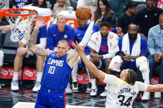 April 12, 2024, Los Angeles, California, USA: Los Angeles Clippers Daniel Theis 10 grabs a rebound next to Utah Jazz s Kenneth Lofton Jr. 34 during an NBA, Basketball Herren, USA basketball game at Crypto.com Arena on Friday, April 12, 2024 in Los Angeles. Los Angeles USA - ZUMAc68_ 20240412_zaf_c68_002 Copyright: xRingoxChiux
