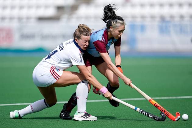 Bilder des Jahres 2024, Sport 04 April Sport Themen der Woche KW15 Sport Bilder des Tages v.li.: Aina Lilly Kresken (MHC, 14), Yani Zhong (UHC, 27), Zweikampf, Spielszene, Duell, duel, tackle, tackling, Dynamik, Action, Aktion, 13.04.2024, Mannheim (Deutschland), Hockey, 1. Bundesliga, Damen, Mannheimer HC - UHC Hamburg *** v li Aina Lilly Kresken MHC, 14 , Yani Zhong UHC, 27 , duel, duel, tackle, tackling, dynamics, action, action, 13 04 2024, Mannheim Germany , Hockey, 1 Bundesliga, Women, Mannheimer HC UHC Hamburg xozx