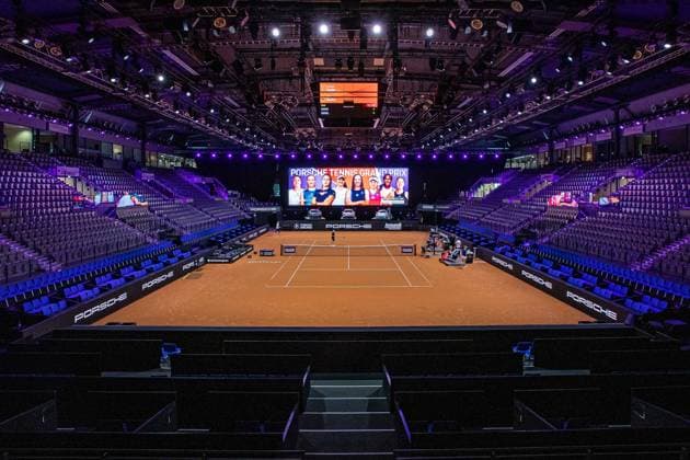 Der Platz und die leere Halle vor dem Start Porsche Tennis Grand Prix GP Stuttgart 2024, Porsche-Arena, 13.04.2024 GER Porsche Tennis Grand Prix GP Stuttgart 2024 Porsche-Arena, 13.04.2024 Stuttgart Copyright: xEibner-Pressefoto RogerxBuerkex EP