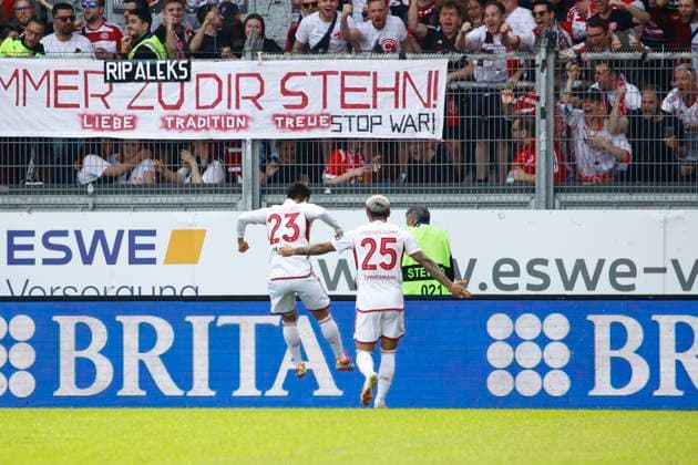13.04.2024, xavx, Fussball 2.Bundesliga, SV Wehen Wiesbaden - Fortuna Düsseldorf emspor, v.l. Shinta Appelkamp (Fortuna Düsseldorf) celebrate the goal, Der Torjubel zum 0:1 (DFL DFB REGULATIONS PROHIBIT ANY USE OF PHOTOGRAPHS as IMAGE SEQUENCES and or QUASI-VIDEO) Wiesbaden
