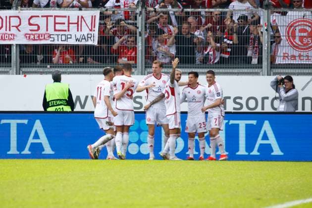 13.04.2024, xavx, Fussball 2.Bundesliga, SV Wehen Wiesbaden - Fortuna Düsseldorf emspor, v.l. Shinta Appelkamp (Fortuna Düsseldorf) celebrate the goal, Der Torjubel zum 0:1 (DFL DFB REGULATIONS PROHIBIT ANY USE OF PHOTOGRAPHS as IMAGE SEQUENCES and or QUASI-VIDEO) Wiesbaden