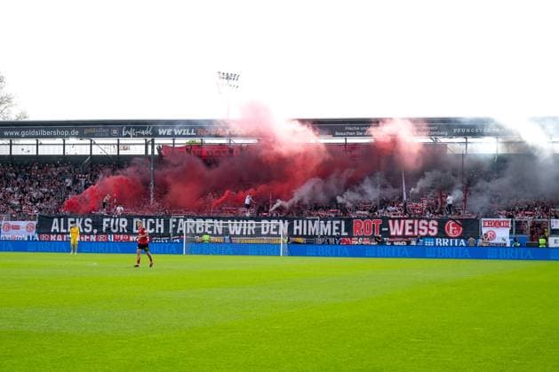 Pyrotechnik im Fan Block von Fortuna Duesseldorf, GER, SV Wehen Wiesbaden vs. Fortuna Duesseldorf, Fussball, 2. Bundesliga, 29. Spieltag, Spielzeit 2023 2024, 13.04.2024. DFL REGULATIONS PROHIBIT ANY USE OF PHOTOGRAPHS AS IMAGE SEQUENCES AND OR QUASI-VIDEO GER, SV Wehen Wiesbaden vs. Fortuna Duesseldorf, Fussball, 2. Bundesliga, 29. Spieltag, Spielzeit 2023 2024, 13.04.2024. Wiesbaden