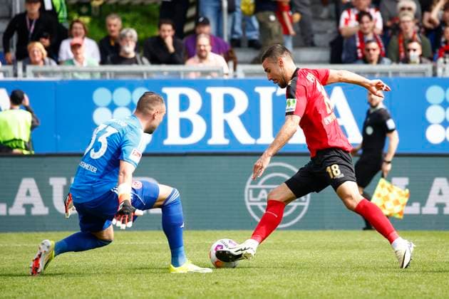 13.04.2024, xavx, Fussball 2.Bundesliga, SV Wehen Wiesbaden - Fortuna Düsseldorf emspor, v.l. Torwart Florian Kastenmeier (Fortuna Düsseldorf), Ivan Prtajin (SV Wehen Wiesbaden) (DFL DFB REGULATIONS PROHIBIT ANY USE OF PHOTOGRAPHS as IMAGE SEQUENCES and or QUASI-VIDEO) Wiesbaden