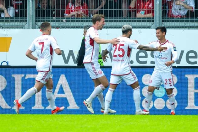 Fortuna Duesseldorf bejubetl das Tor zum 0:1 durch Shinta Appelkamp (Fortuna Duesseldorf, 23), GER, SV Wehen Wiesbaden vs. Fortuna Duesseldorf, Fussball, 2. Bundesliga, 29. Spieltag, Spielzeit 2023 2024, 13.04.2024. DFL REGULATIONS PROHIBIT ANY USE OF PHOTOGRAPHS AS IMAGE SEQUENCES AND OR QUASI-VIDEO GER, SV Wehen Wiesbaden vs. Fortuna Duesseldorf, Fussball, 2. Bundesliga, 29. Spieltag, Spielzeit 2023 2024, 13.04.2024. Wiesbaden