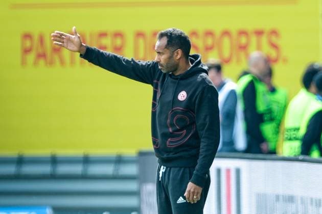 Daniel Thioune (Fortuna Duesseldorf, Cheftrainer) Gestik, Mimik, Emotionen, GER, SV Wehen Wiesbaden vs. Fortuna Duesseldorf, Fussball, 2. Bundesliga, 29. Spieltag, Spielzeit 2023 2024, 13.04.2024. DFL REGULATIONS PROHIBIT ANY USE OF PHOTOGRAPHS AS IMAGE SEQUENCES AND OR QUASI-VIDEO GER, SV Wehen Wiesbaden vs. Fortuna Duesseldorf, Fussball, 2. Bundesliga, 29. Spieltag, Spielzeit 2023 2024, 13.04.2024. Wiesbaden