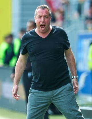 Markus Kauczinski (SV Wehen Wiesbaden, Trainer) Gestik, Mimik, Emotionen, GER, SV Wehen Wiesbaden vs. Fortuna Duesseldorf, Fussball, 2. Bundesliga, 29. Spieltag, Spielzeit 2023 2024, 13.04.2024. DFL REGULATIONS PROHIBIT ANY USE OF PHOTOGRAPHS AS IMAGE SEQUENCES AND OR QUASI-VIDEO GER, SV Wehen Wiesbaden vs. Fortuna Duesseldorf, Fussball, 2. Bundesliga, 29. Spieltag, Spielzeit 2023 2024, 13.04.2024. Wiesbaden