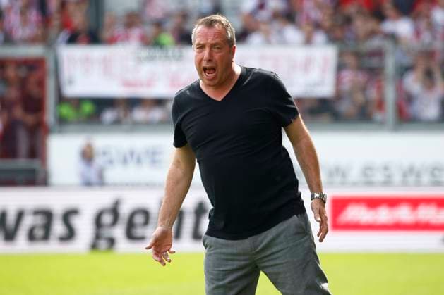 13.04.2024, xavx, Fussball 2.Bundesliga, SV Wehen Wiesbaden - Fortuna Düsseldorf emspor, v.l. Trainer Markus Kauczinski (SV Wehen Wiesbaden) gibt Anweisungen, gestikuliert, mit den Armen gestikulieren, gives instructions, gesticulate. Emotional, Emotionen (DFL DFB REGULATIONS PROHIBIT ANY USE OF PHOTOGRAPHS as IMAGE SEQUENCES and or QUASI-VIDEO) Wiesbaden