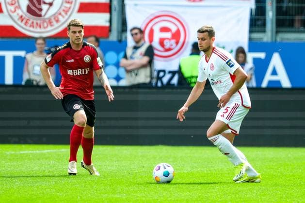 Joshua Quarshie (Fortuna Duessledorf, 05) am Ball, Marcus Mathisen (SV Wehen Wiesbaden, 24), GER, SV Wehen Wiesbaden vs. Fortuna Duesseldorf, Fussball, 2. Bundesliga, 29. Spieltag, Spielzeit 2023 2024, 13.04.2024. DFL REGULATIONS PROHIBIT ANY USE OF PHOTOGRAPHS AS IMAGE SEQUENCES AND OR QUASI-VIDEO GER, SV Wehen Wiesbaden vs. Fortuna Duesseldorf, Fussball, 2. Bundesliga, 29. Spieltag, Spielzeit 2023 2024, 13.04.2024. Wiesbaden