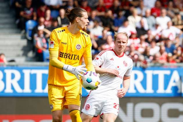 13.04.2024, xavx, Fussball 2.Bundesliga, SV Wehen Wiesbaden - Fortuna Düsseldorf emspor, v.l. Torwart Florian Stritzel (SV Wehen Wiesbaden), Dennis Jastrzembski (Fortuna Düsseldorf) (DFL DFB REGULATIONS PROHIBIT ANY USE OF PHOTOGRAPHS as IMAGE SEQUENCES and or QUASI-VIDEO) Wiesbaden