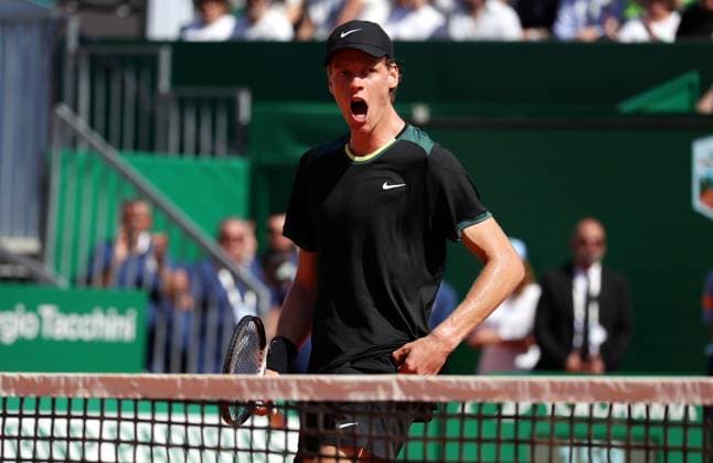 DEMI ROLEX MONTE-CARLO MASTERS TSITSIPAS-SINNER PHOTOPQR NICE MATIN Jean François Ottonello ; Roquebrune-Cap-Martin ; 13 04 2024 ; Demi-finale Rolex Monte-Carlo Masters - Stefanos Tsitsipas (GRE en rouge) vs Jannik Sinner (ITA en noir) Roquebrune-Cap-Martin France  Copyright: xPHOTOPQR NICExMATIN MAXPPPxJeanxFrançoisxOttonellox 20240413NIM7465 20240413NIM7465