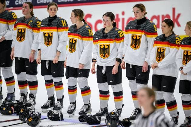 Sport Themen der Woche KW15 Sport Bilder des Tages Eishockey, Frauen, WM, Schweiz - Deutschland 240413 Daria Gleissner, Carina Strobel, Bernadette Karpf, Katarina Jobst-Smith, Charlott Schaffrath and Tara Schmitz look dejected after the 2024 IIHF Women s World Championship, WM, Weltmeisterschaft placement game between Switzerland and Germany on April 13, 2024 in Utica. Photo: Aron Broman BILDBYRAN COP 341 AM0049 ishockey Ice hockey, Eishockey vm dam 2024 iihf womens world championship dam vm ishockey vm kval qualifying round qualification placement game switzerland schweiz tyskland women germany bbeng depp *** 240413 Daria Gleissner, Carina Strobel, Bernadette Karpf, Katarina Jobst Smith, Charlott Schaffrath and Tara Schmitz look dejected after the 2024 IIHF Womens World Championship placement game between Switzerland and Germany on April 13, 2024 in Utica Photo Aron Broman BILDBYRAN COP 341 AM0049 ishockey ice hockey vm dam 2024 iihf womens world championship dam vm ishockey vm kval qualifying round qualification placement game switzerland schweiz tyskland women germany bbeng depp  Copyright: ARONxBROMAN BB240413AM026