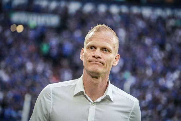 Fußball: 2. Bundesliga 2023 2024, 29. Spieltag, FC Schalke 04 - 1. FC Nürnberg - Veltins Arena, Gelsenkirchen: Schalkes Trainer Karel Geraerts Gelsenkirchen Veltins-Arena Deutschland