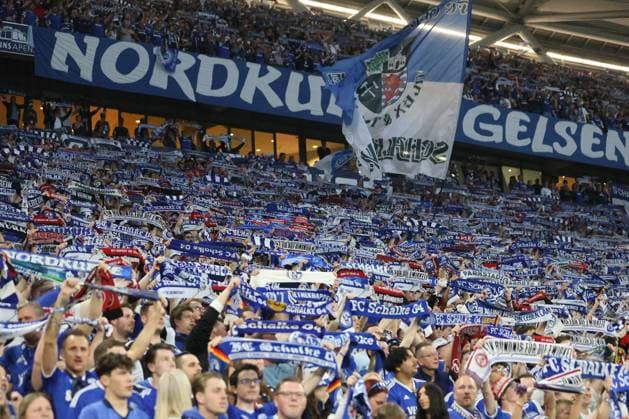 Fans des FC Schalke 04 beim Spiel der 2. BL (Saison 2023 24) FC Schalke 04 - 1. FC Nürnberg. Copyright: Thomas Pakusch