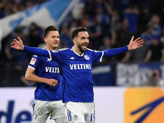 13.04.2024, Gelsenkirchen, Germany, VELTINS-Arena, FC Schalke 04 vs 1. FC Nuernberg - 2. Bundesliga, Kenan Karaman (FC Schalke 04) Torjubel, jubelt nach seinem Treffer zum 1:0 (Foto Ralf Treese) DFB DFL REGULATIONS PROHIBIT ANY USE OF PHOTOGRAPHS AS IMAGE SEQUENCES AND OR QUASI-VIDEO. Gelsenkirchen VELTINS-Arena North Rhine-Westphalia Germany