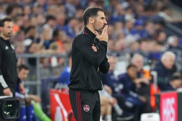 2. Bundesliga - FC Schalke 04 - 1. FC Nürnberg am 13.04.2024 in der Veltins-Arena auf Schalke Trainer Cristian Fiel (Nuernberg) unzufrieden, enttäuscht, enttaeuscht, niedergeschlagen