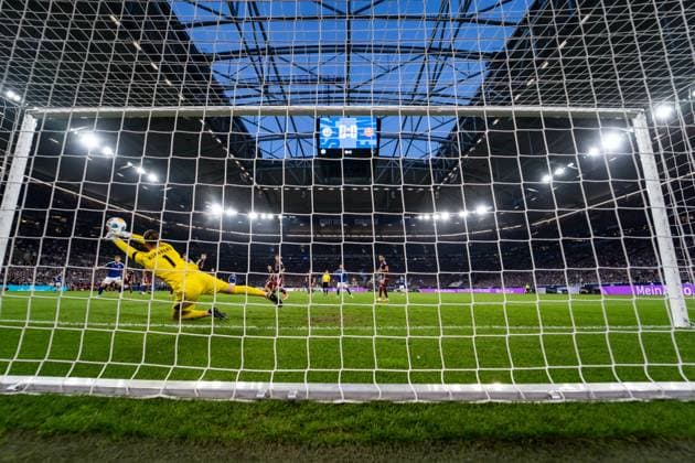 GER, 2. FBL, FC Schalke 04 vs 1.FC Nürnberg Nuernberg 13.04.2024, Veltins-Arena, Gelsenkirchen, GER, 2. FBL, FC Schalke 04 vs 1.FC Nürnberg Nuernberg Im Bild: Carl Klaus (1.FC Nürnberg Nuernberg, 1) mit Parade, hält haelt den Ball, Hintertorkamera, Remote,