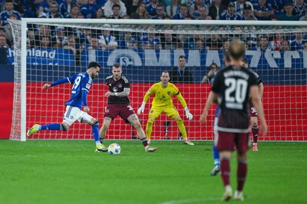 13.04.2024, Fussball, 2. Bundesliga, 29. Spieltag Saison 2023 2024, FC Schalke 04 - 1. FC Nuernberg, Kenan Karaman (FC Schalke 04) erzielt das Tor zum 1:0. xRHR-FOTO TKx