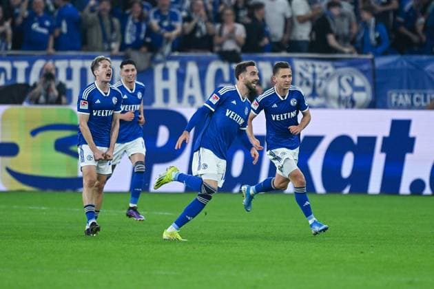 13.04.2024, Fussball, 2. Bundesliga, 29. Spieltag Saison 2023 2024, FC Schalke 04 - 1. FC Nuernberg, Kenan Karaman (FC Schalke 04) freut sich über das Tor zum 1:0. xRHR-FOTO TKx