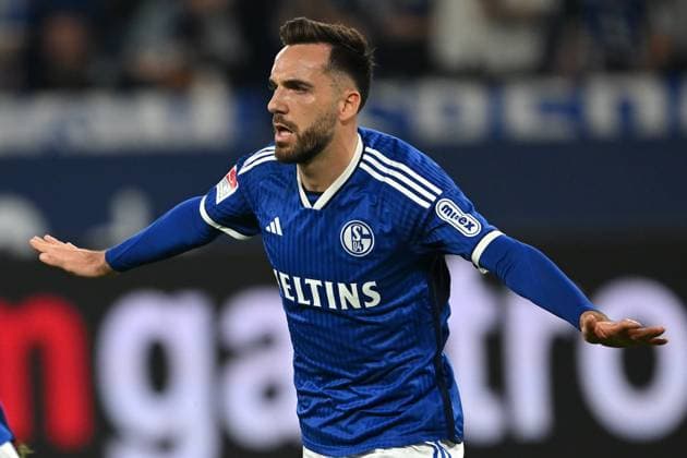 Gelsenkirchen, Veltins Arena, 13.04.24, GER, Herren, 2.Bundesliga, Saison 2023-2024, FC Schalke 04 - 1.FC Nuernberg Bild: Kenan KARAMAN (Schalke) jubelt nach seinem Tor zum 1:0 Only for editorial use! DFL regulations prohibit any use of photographs as image sequences and or quasi-video. NRW Deutschland