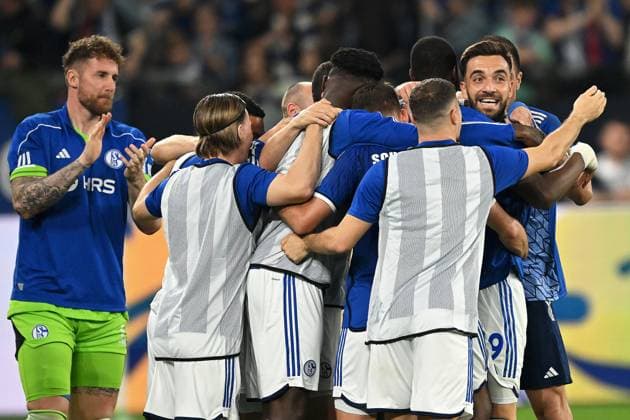 Gelsenkirchen, Veltins Arena, 13.04.24, GER, Herren, 2.Bundesliga, Saison 2023-2024, FC Schalke 04 - 1.FC Nuernberg Bild: Kenan KARAMAN (Schalke) jubelt nach seinem Tor zum 1:0 Only for editorial use! DFL regulations prohibit any use of photographs as image sequences and or quasi-video. NRW Deutschland