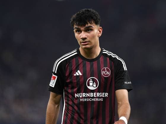 13.04.2024, Gelsenkirchen, Germany, VELTINS-Arena, FC Schalke 04 vs 1. FC Nuernberg - 2. Bundesliga, Can Uzun (1. FC Nuernberg) schaut (Foto Ralf Treese) DFB DFL REGULATIONS PROHIBIT ANY USE OF PHOTOGRAPHS AS IMAGE SEQUENCES AND OR QUASI-VIDEO. Gelsenkirchen VELTINS-Arena North Rhine-Westphalia Germany