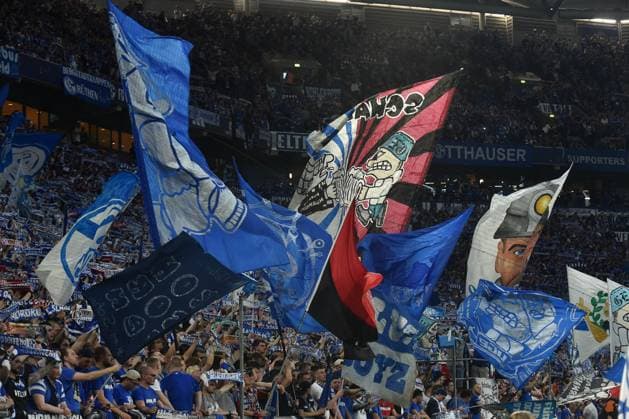 13.04.2024, Gelsenkirchen, Germany, VELTINS-Arena, FC Schalke 04 vs 1. FC Nuernberg - 2. Bundesliga, Fans Schalke 04 mit Flaggen Bannern (Foto Ralf Treese) DFB DFL REGULATIONS PROHIBIT ANY USE OF PHOTOGRAPHS AS IMAGE SEQUENCES AND OR QUASI-VIDEO. Gelsenkirchen VELTINS-Arena North Rhine-Westphalia Germany