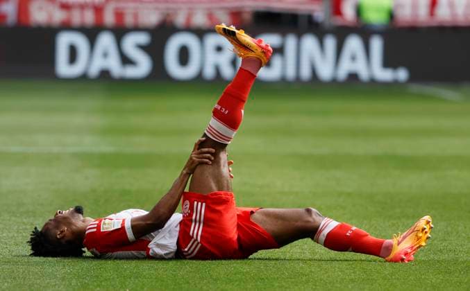 Sport Themen der Woche KW15 Sport Bilder des Tages 13.04.2024, 1. Bundesliga, 27. Spieltag, FC Bayern Muenchen vs 1. FC Koeln, Allianz Arena Muenchen, Fussball, im Bild: Kingsley Coman (FC Bayern Muenchen) verletzt sich schwer *** 13 04 2024, 1 Bundesliga, Matchday 27, FC Bayern Muenchen vs 1 FC Koeln, Allianz Arena Muenchen, Football, Sport, in picture Kingsley Coman FC Bayern Muenchen seriously injured