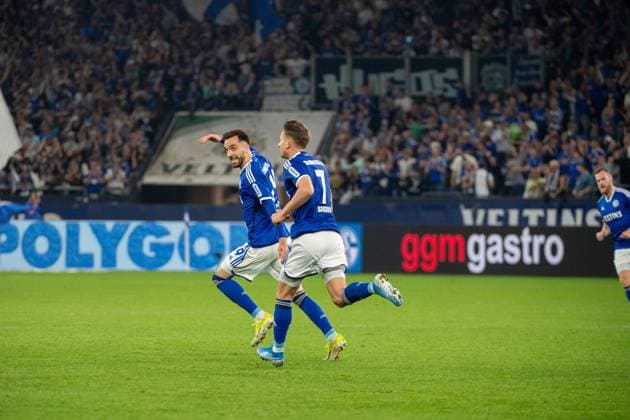 2. Fussball Bundesliga: FC Schalke 04 - 1. FC Nürnberg; 13.04.2024 Torjubel uzm 1:0 Kenan Karaman (FC Schalke 04, 19), Paul Seguin (FC Schalke 04, 7); 2. Fussball Bundesliga. FC Schalke 04 - 1. FC Nürnberg, 29. Spieltag, am 13.04.2024, Veltins Arena, Gelsenkirchen. DFL REGULATIONS PROHIBIT ANY USE OF PHOTOGRAPHS AS IMAGE SEQUENCES AND OR QUASI-VIDEO.