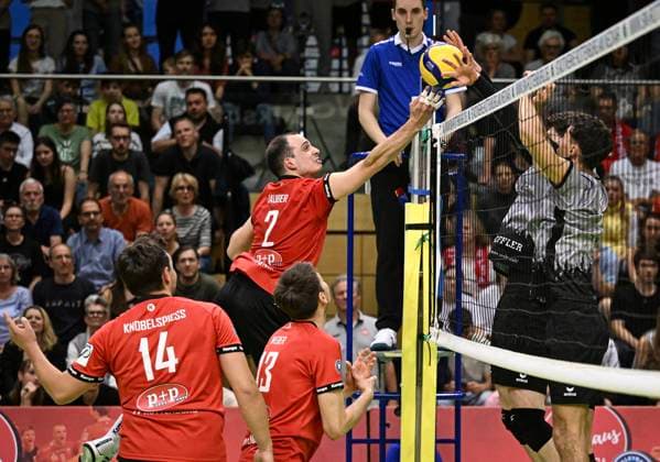 Volleyball 2. Bundesliga Saison 2023 2024 TV Rottenburg - TV Buehl 13.04.2024 Moritz Rauber (hinten li, TV Rottenburg)