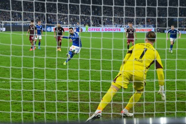 13.04.2024, Fussball, 2. Bundesliga, 29. Spieltag Saison 2023 2024, FC Schalke 04 - 1. FC Nuernberg, Kenan Karaman (FC Schalke 04) verschießt den Elfmeter. xRHR-FOTO TKx