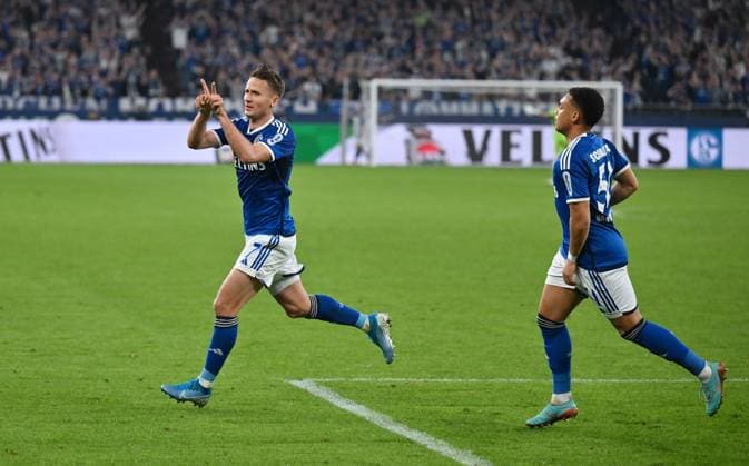 Jubel 2:0 Paul Seguin (FC Schalke 04), Steven van der Sloot (FC Schalke 04) 13.04.2024, Fussball Saison 2023 2024, 2. Bundesliga, 29. Spieltag, FC Schalke 04 - 1. FC Nürnberg Gelsenkirchen Veltins Arena Nordrhein Westfalen Deutschland