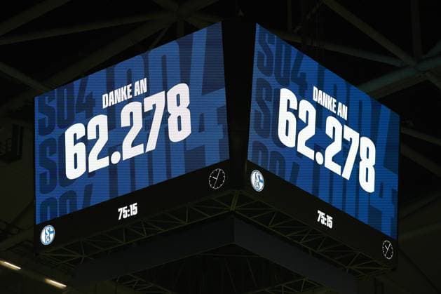 Der Videowürfel zeigt die Zuschauerzahl an beim Spiel der 2. BL (Saison 2023 24) FC Schalke 04 - 1. FC Nürnberg. Copyright: Thomas Pakusch